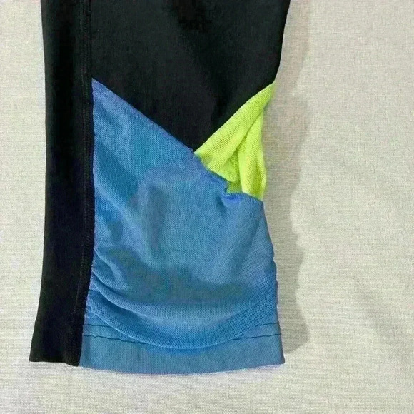 COPY - Women’s Black Dri Fit Nike Capris Leggings Size Medium - Picture 6 of 6